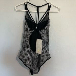 Lululemon “Wave Wonderer One Piece” Swimsuit